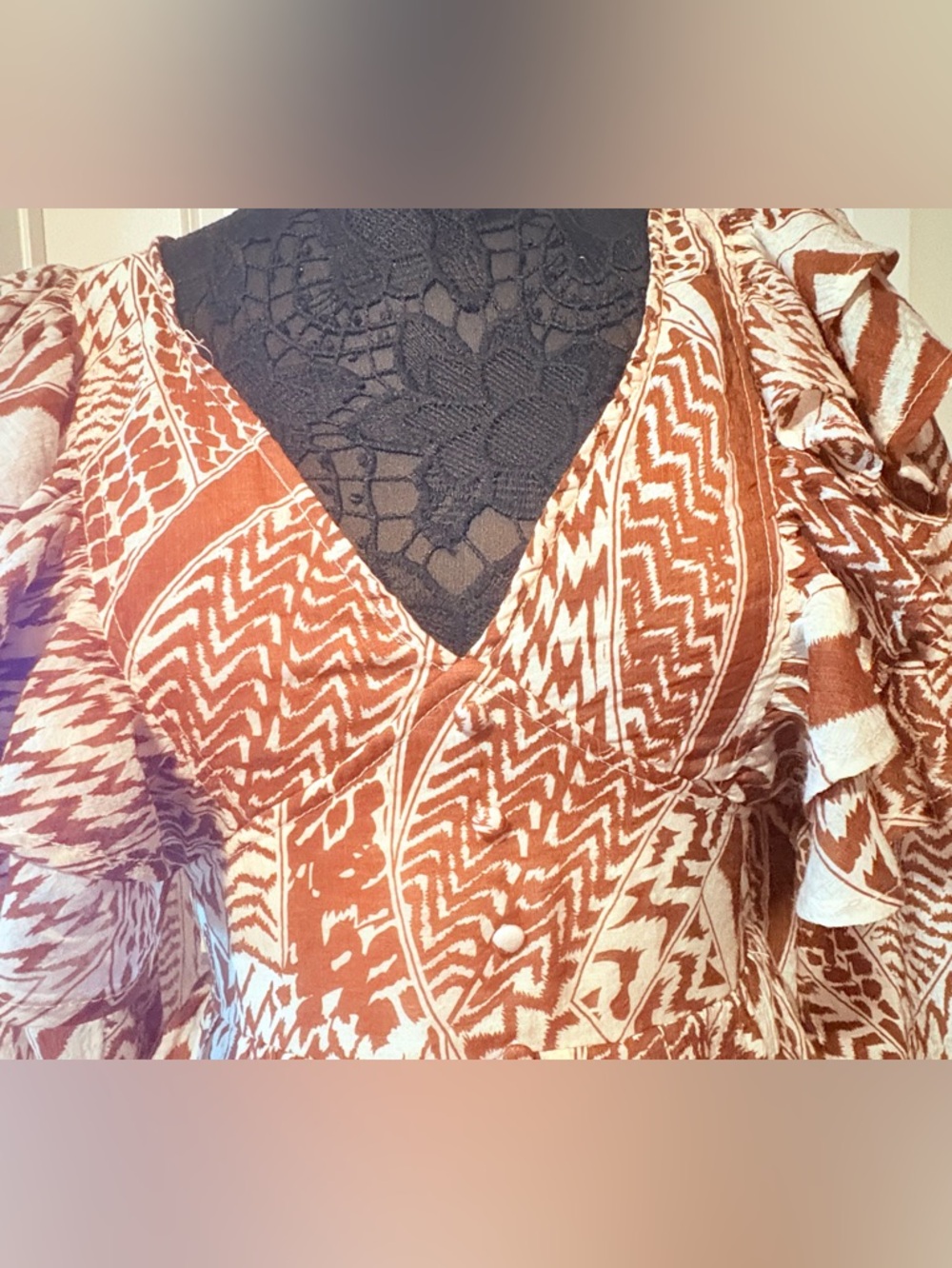 Karlie GEOMETRIC TRIBAL VNECK RUFFLE BROWN AND CREAM MIDI DRESS Size Small - Picture 4 of 12